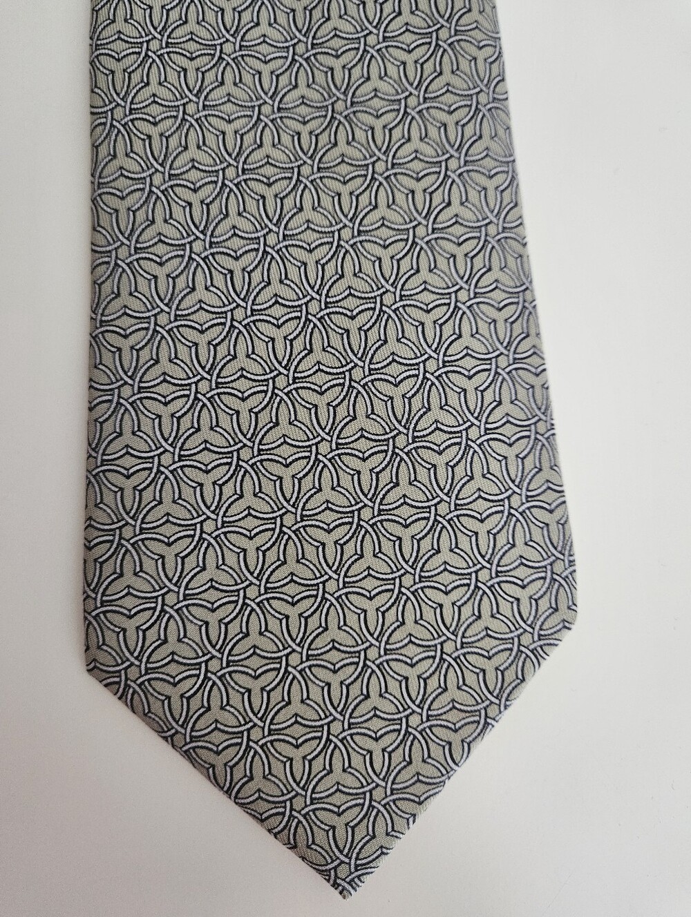 HERMES Paris Vintage Silk Tie Geometric Trinity Interlocking Motif Gray 5032 PA